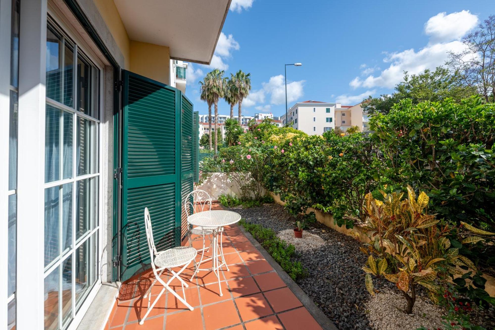 Unique Two-patios + Garage Funchal (Madeira)